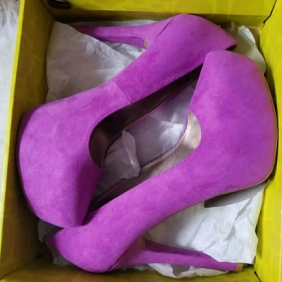 New heels size 9 - Picture 2 of 7